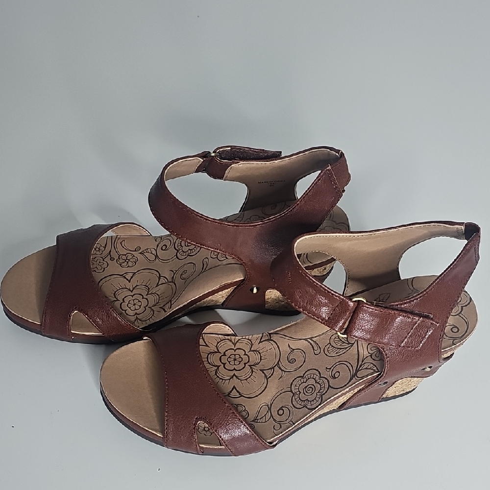 Mootsies Tootsies Brown Sandals with Crisscross Straps and Wedge Heel